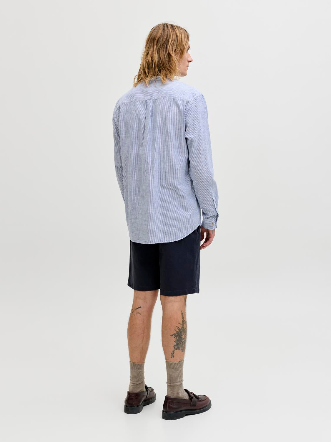 model_shot-back